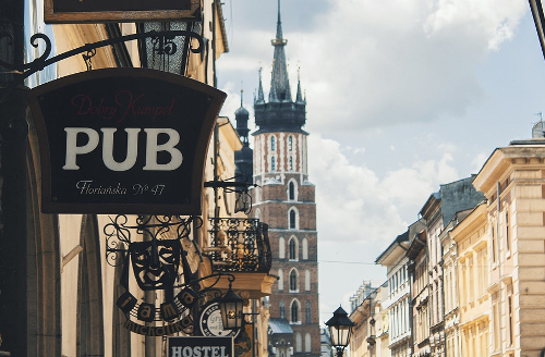 Kazimierz Pub Crawl + 1-hour Premium Open Bar